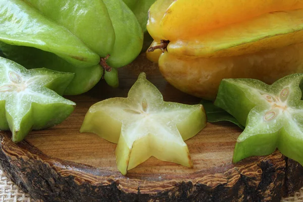 Sabrosa Fruta Carambola Mesa Madera — Foto de Stock