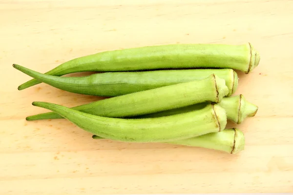 Okra Vert Cru Sur Table Bois — Photo