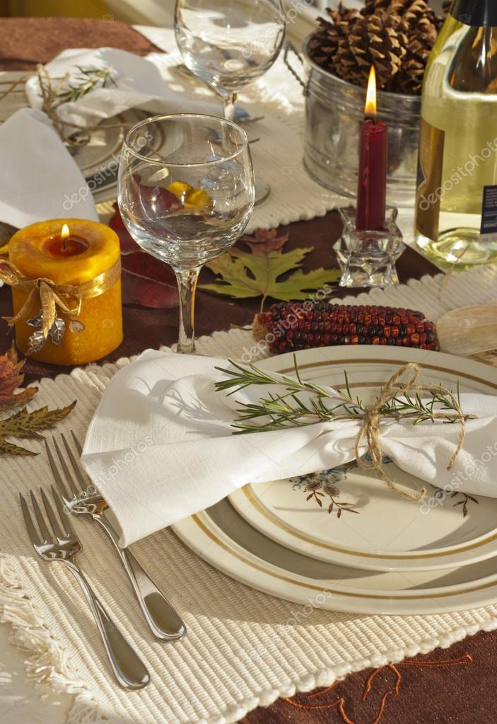 Harvest table setting, oranges, yellows, golds, and browns — Stock ... Harvest table setting, oranges, yellows, golds, and browns — Stock ...