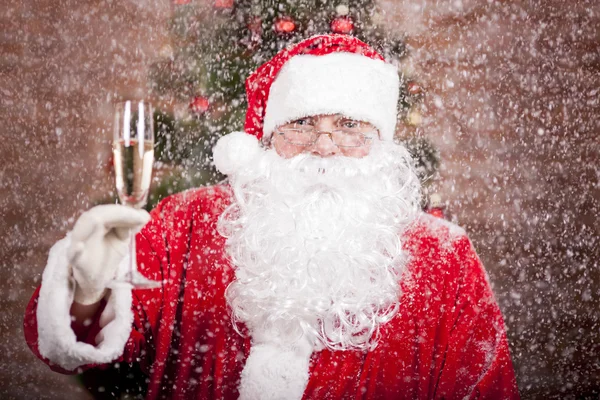Weihnachtsmann mit einem Glas — Stockfoto