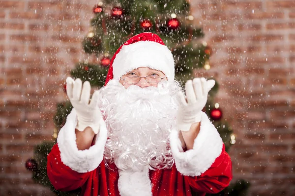 Papai Noel e neve — Fotografia de Stock