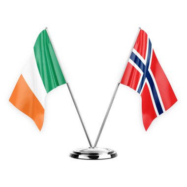 Beyaz arka planda iki masa bayrağı izole edildi. 3D illüstrasyon, İrlanda ve Norveç.