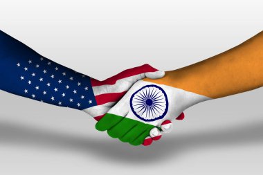 Hindistan ve Amerika Birleşik Devletleri arasındaki el sıkışma ellerinde boyanmış bayraklar, kırpma yolu olan resimler.