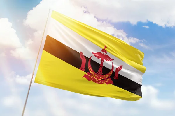 Słoneczne Błękitne Niebo Maszt Flagowy Flagą Brunei — Zdjęcie stockowe