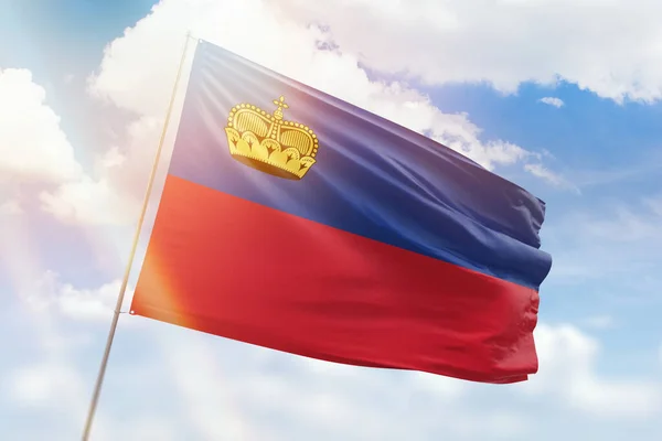 Sonnenblauer Himmel Und Ein Fahnenmast Mit Der Fahne Von Liechtenstein — Stockfoto