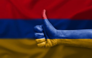 Ermenistan bayrağıyla boyanmış el yapımı başparmak