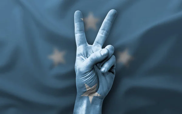 Hand Making Victory Sign Flag Micronesia — Stock Photo, Image