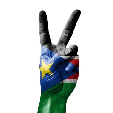 El, Güney Sudan bayrağıyla zafer işareti yapıyor.