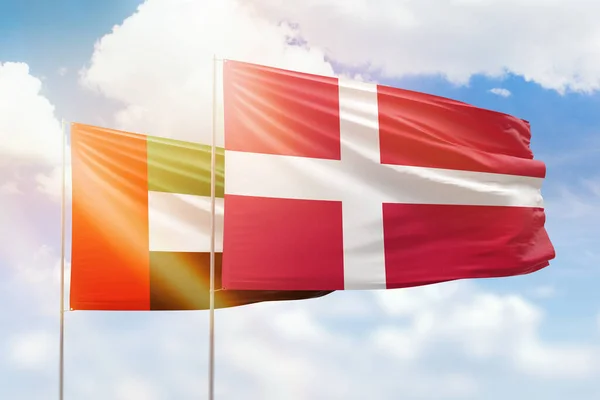 Sunny Blue Sky Flags Denmark Uae — Stock fotografie