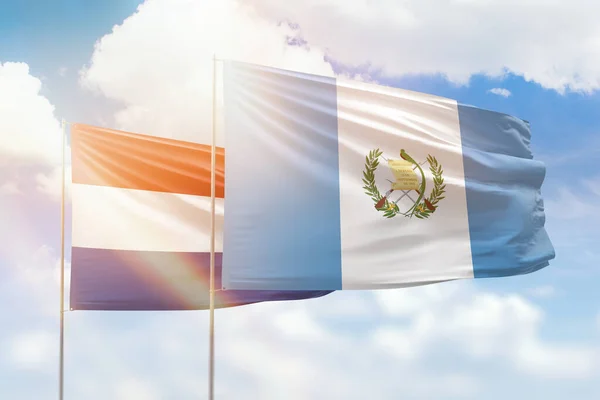 Сонячно Блакитне Небо Прапори Гватемали Нетрів — стокове фото