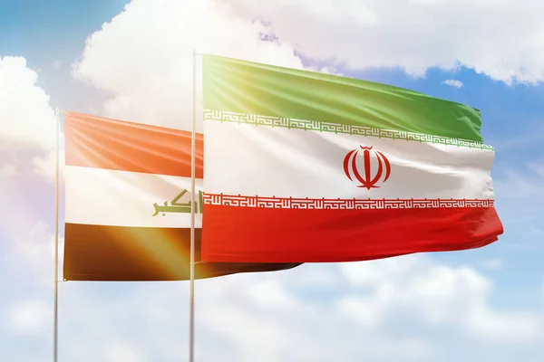 Солнечно Голубое Небо Флаги Ирана Ирака — стоковое фото