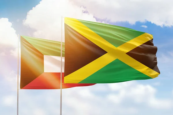 Солнечно Голубое Небо Флаги Ямайки Кувейта — стоковое фото