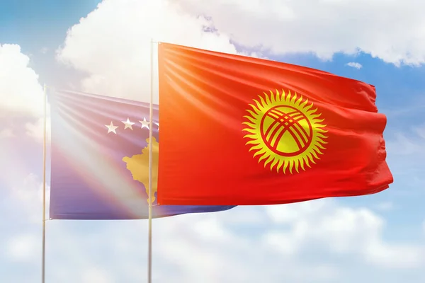 Сонячне Блакитне Небо Прапори Киргизстану Косово — стокове фото