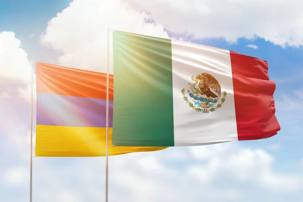 Γαλάζιος Ουρανός Και Σημαίες Του Μεξικού Και Της Αρμενίας — Φωτογραφία Αρχείου
