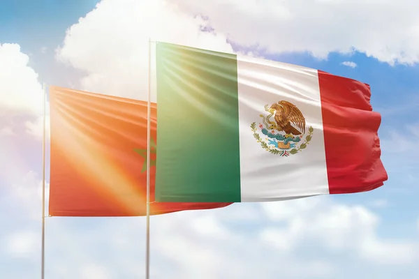 Γαλάζιος Ουρανός Και Σημαίες Του Μεξικού Και Του Μαρόκο — Φωτογραφία Αρχείου