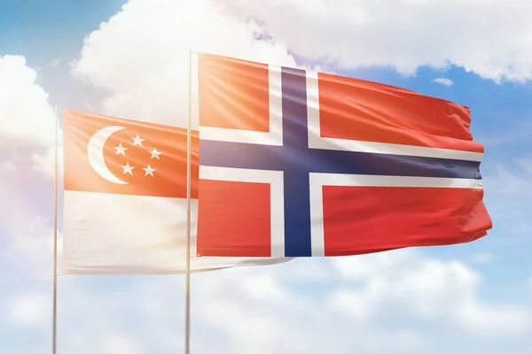 Sunny Blue Sky Flags Norway Singapore — Zdjęcie stockowe