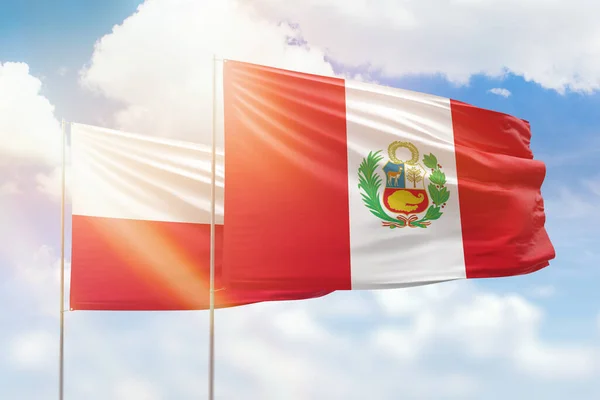 Γαλάζιος Ουρανός Και Σημαίες Του Περού Και Της Πολωνίας — Φωτογραφία Αρχείου