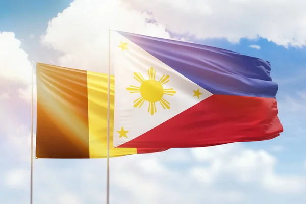 Солнечное Голубое Небо Флаги Филиппин Бельгия — стоковое фото
