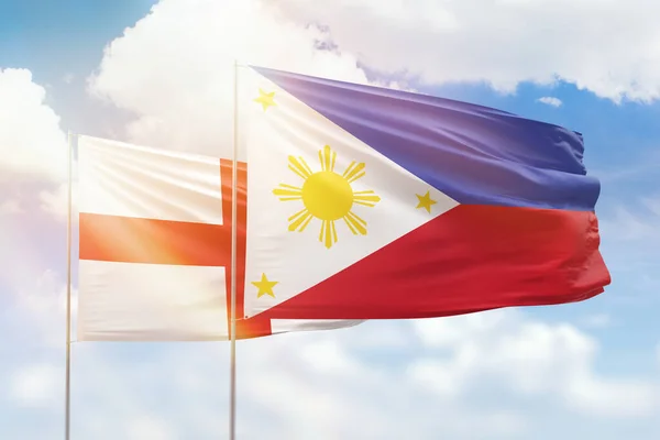 Sunny Blue Sky Flags Philippines England — Stockfoto