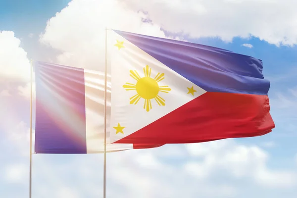 Солнечное Голубое Небо Флаги Филиппин Франции — стоковое фото