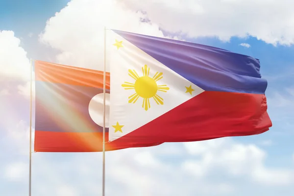 Солнечное Голубое Небо Флаги Филиппин Лаоса — стоковое фото