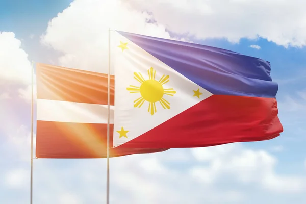 Солнечное Голубое Небо Флаги Филиппин Латвии — стоковое фото