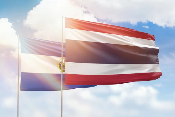 Sunny Blue Sky Flags Thailand Salvador — Fotografia de Stock