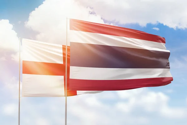Sunny Blue Sky Flags Thailand England — 图库照片