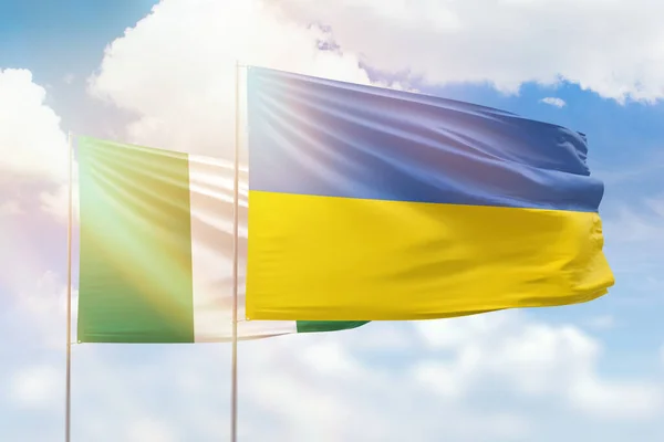 Сонячне Блакитне Небо Прапори України Нігерії — стокове фото