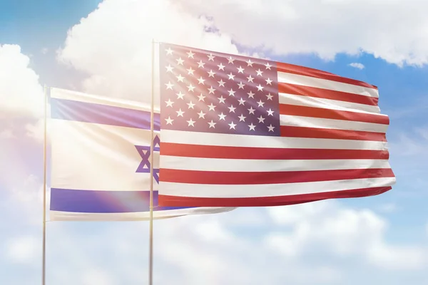 Ηλιόλουστο Γαλάζιο Του Ουρανού Και Σημαίες Των Ηνωμένων Πολιτειών Της — Φωτογραφία Αρχείου