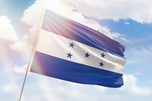 Ciel Bleu Ensoleillé Mât Drapeau Avec Drapeau Des Honduras — Photo