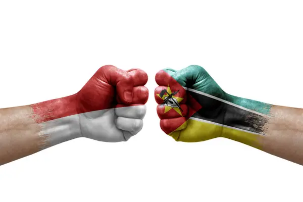 Дві Руки Ударяють Одна Одній Білому Тлі Прапори Країн Розмальовані — стокове фото