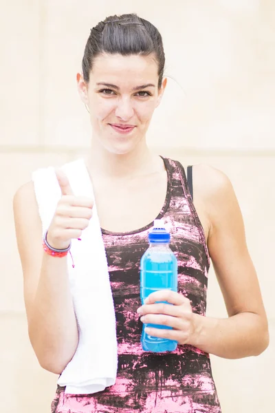 Esporte positivo Jovem Mulher com haltere . — Fotografia de Stock