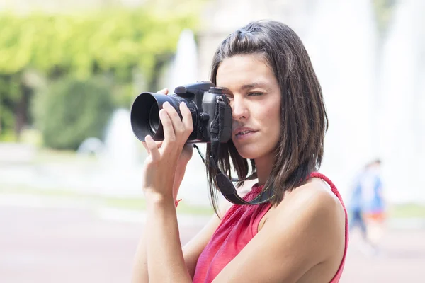 Attractive photographer using camera. — Stock Photo, Image