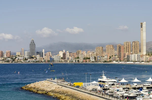 Uitzicht op west beach benidorm, alicante, Spanje. — Stockfoto