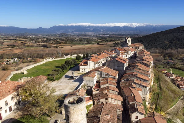 Vue panoramique sur le village médiéval de Frias, Burgos, Castille , — Photo