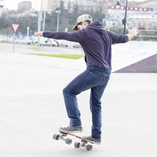 Skateboarder in azione . — Foto Stock