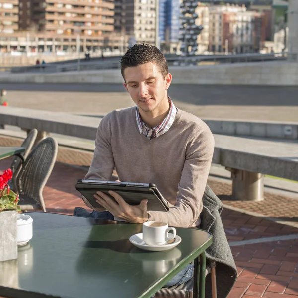 Businessman laptop computer in the restaurant terrace. — Stock Photo, Image