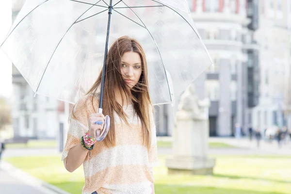 Beautiful youn woman with umbrella in the street. — Stock Photo, Image