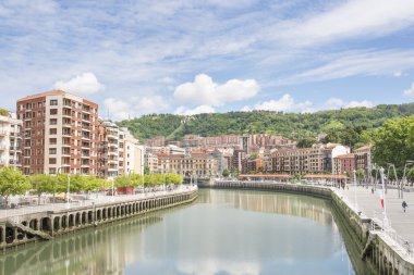 Bilbao cityscape ve Nerbion Nehri, Bizkaia, Bask Ülkesi, Spa