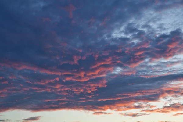 14 夜の空に浮かぶ雲 — ストック写真