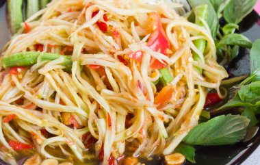 Yeşil papaya salatası