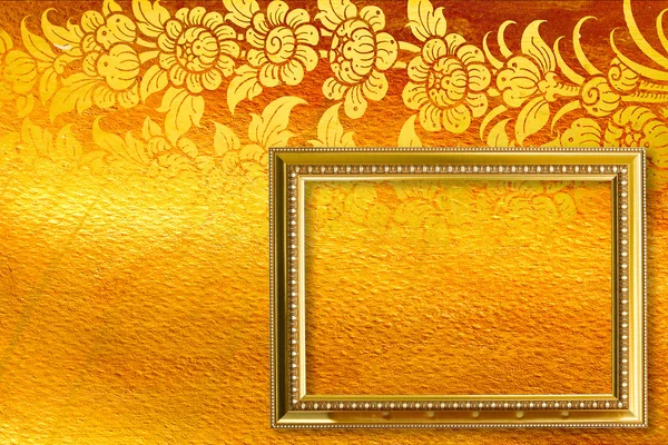 Cadre photo en or sur le motif thaï doré . — Photo