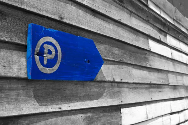 Parking sign on the old wooden wall. — Stock Photo, Image