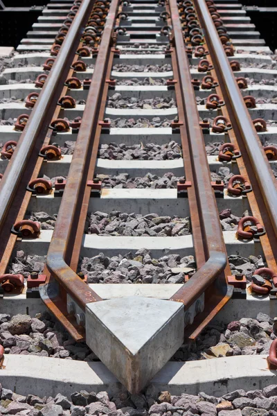 Dispositivi di protezione deragliamento del treno . — Foto Stock