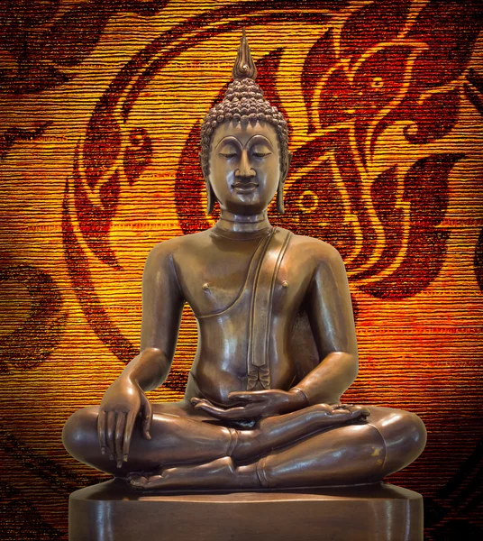 Buddha staty på grunge bakgrund — Stockfoto