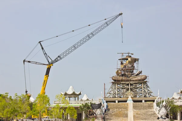 La construction de la grande statue de Bouddha . — Photo