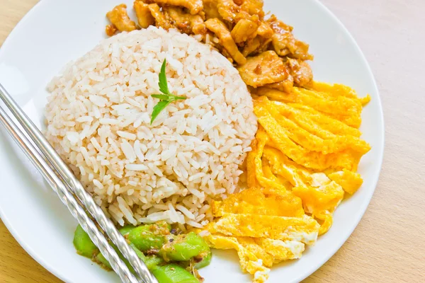 Pâte de crevettes Riz frit Thaïlande nourriture . — Photo