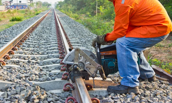 I lavoratori tagliavano i binari per la manutenzione . — Foto Stock