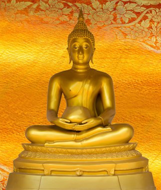 Tayland altın Buddha heykeli altın arka plan desenleri.
